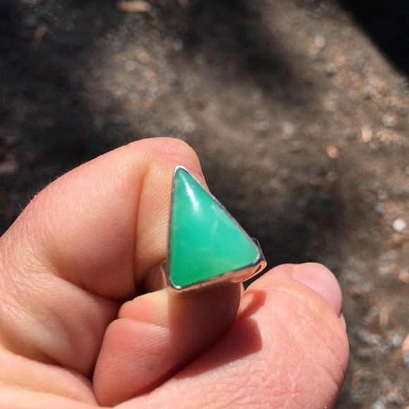 Chryoprase ring. One of a kind. Size 7.5ish. Stunning color! - Picture 4 of 4